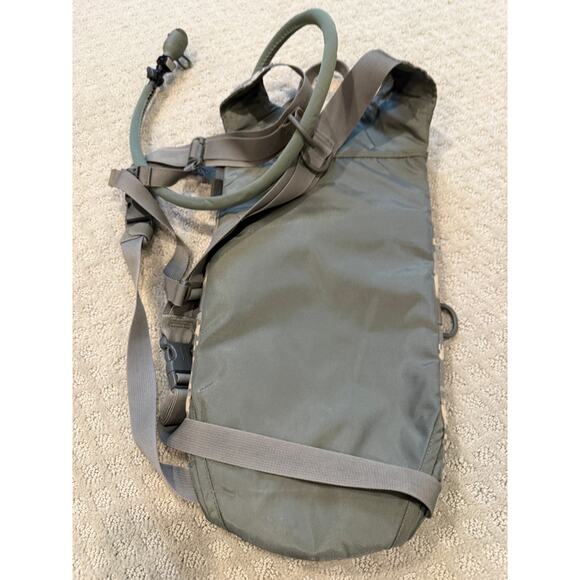 Camelbak hydration water pack with‎ bladder - Picture 3 of 12